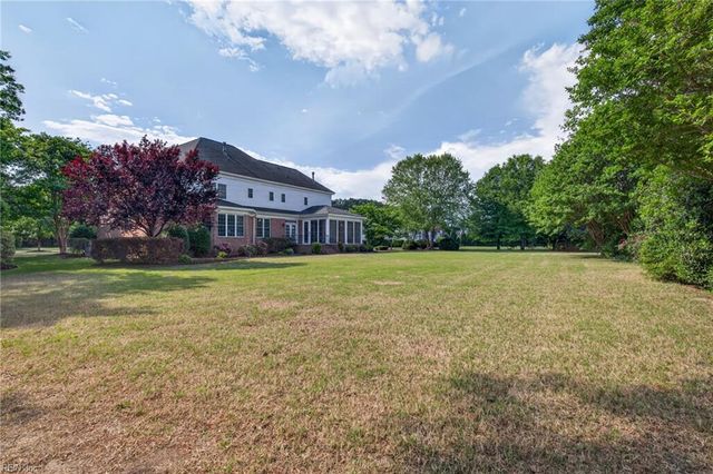 102 Taylor Farm LN, Yorktown, VA 23693
