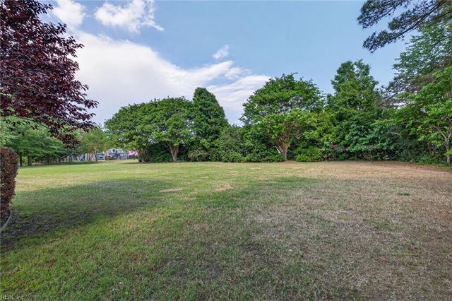 102 Taylor Farm LN, Yorktown, VA 23693