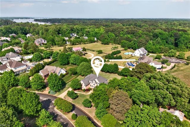102 Taylor Farm LN, Yorktown, VA 23693