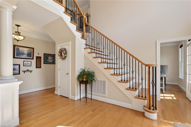 102 Taylor Farm LN, Yorktown, VA 23693