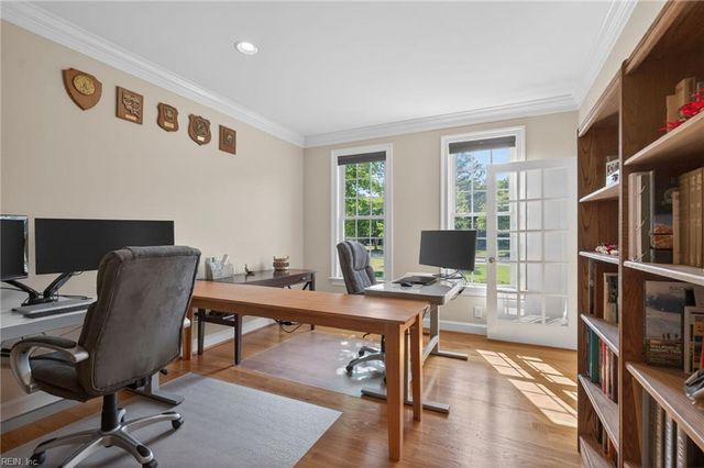 102 Taylor Farm LN, Yorktown, VA 23693