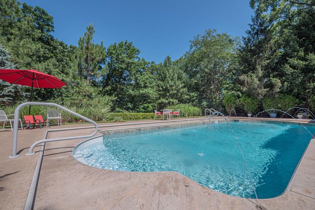 4 FAIR OAKS RD, Moberly, MO 65270