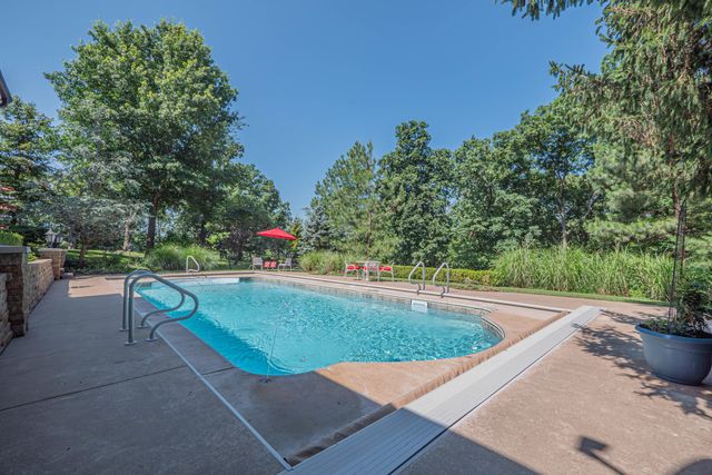 4 FAIR OAKS RD, Moberly, MO 65270