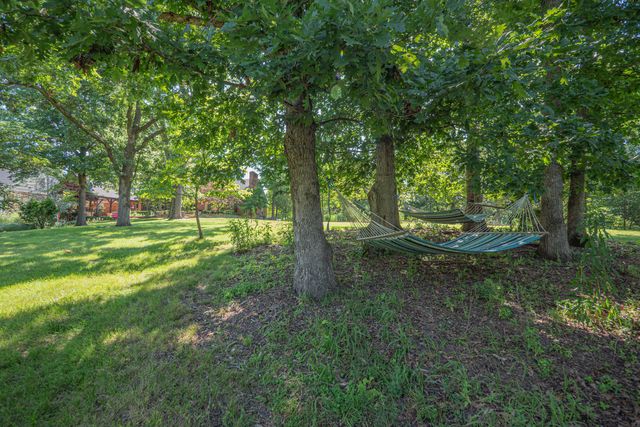 4 FAIR OAKS RD, Moberly, MO 65270