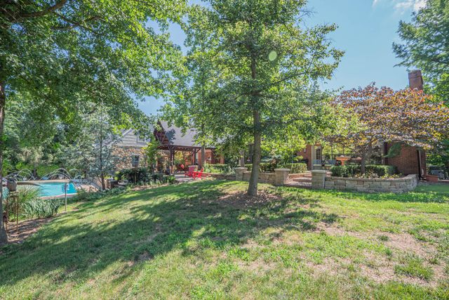 4 FAIR OAKS RD, Moberly, MO 65270