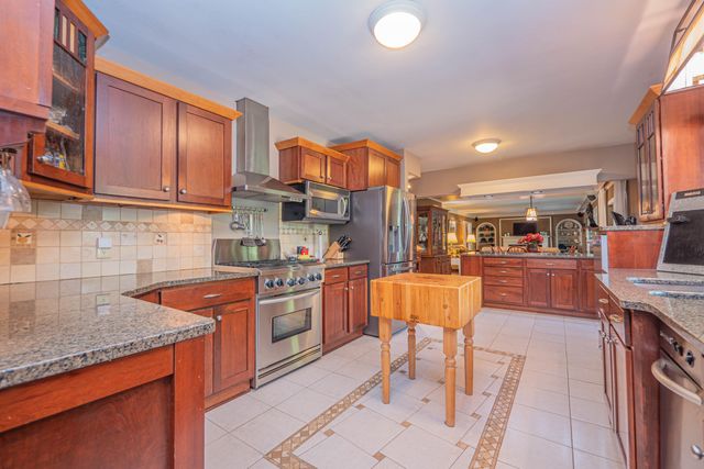 4 FAIR OAKS RD, Moberly, MO 65270