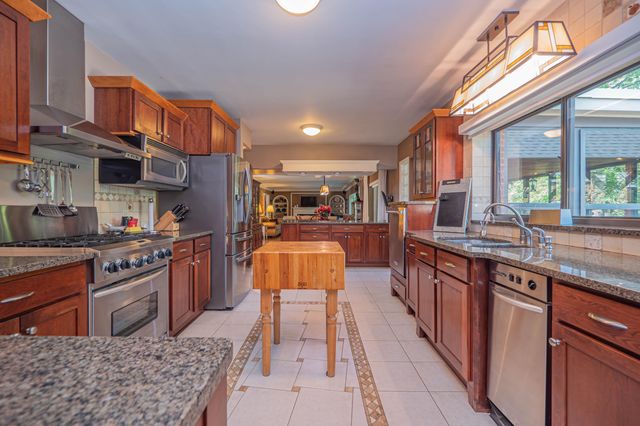 4 FAIR OAKS RD, Moberly, MO 65270