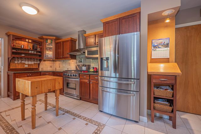 4 FAIR OAKS RD, Moberly, MO 65270