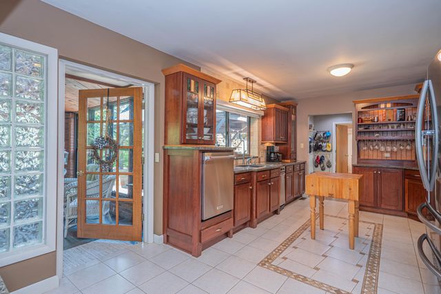 4 FAIR OAKS RD, Moberly, MO 65270