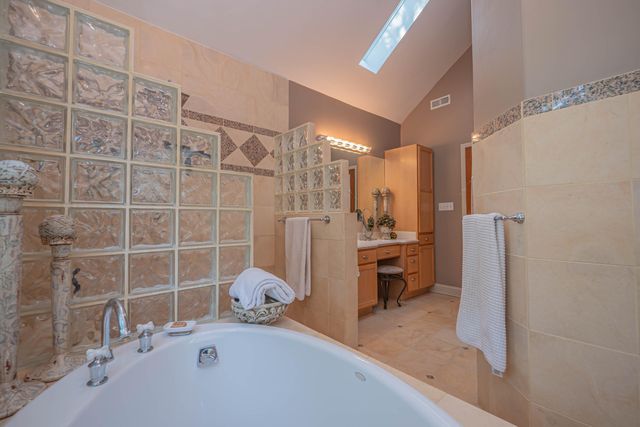 4 FAIR OAKS RD, Moberly, MO 65270