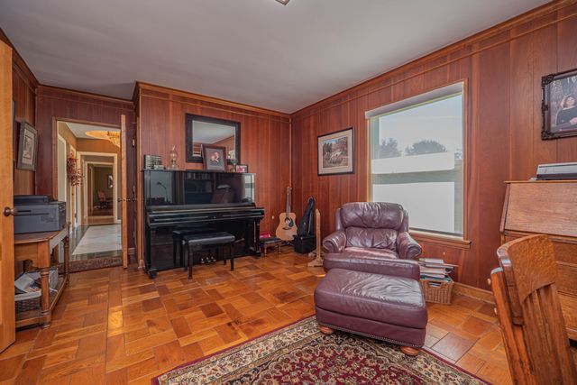 4 FAIR OAKS RD, Moberly, MO 65270