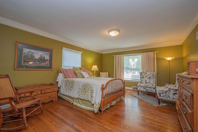 4 FAIR OAKS RD, Moberly, MO 65270