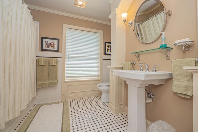 4 FAIR OAKS RD, Moberly, MO 65270