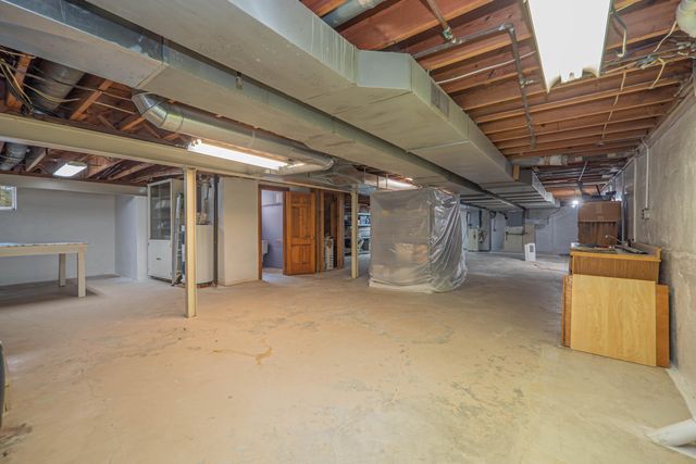 4 FAIR OAKS RD, Moberly, MO 65270