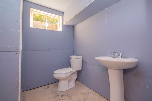 4 FAIR OAKS RD, Moberly, MO 65270