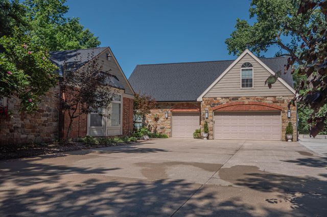 4 FAIR OAKS RD, Moberly, MO 65270