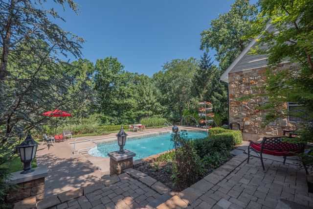 4 FAIR OAKS RD, Moberly, MO 65270