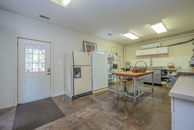 4 FAIR OAKS RD, Moberly, MO 65270