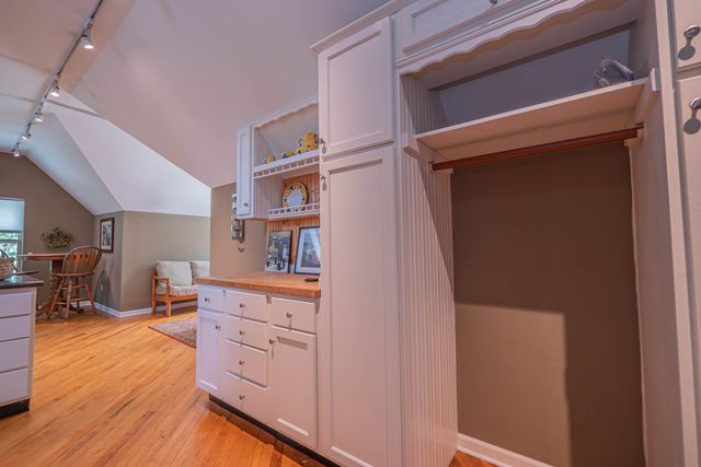 4 FAIR OAKS RD, Moberly, MO 65270