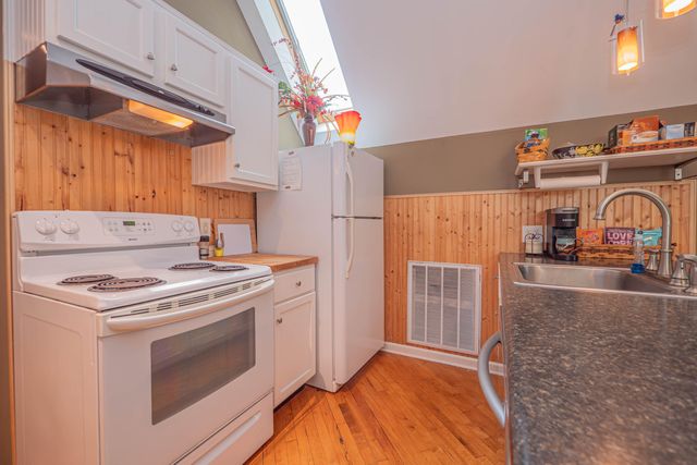 4 FAIR OAKS RD, Moberly, MO 65270