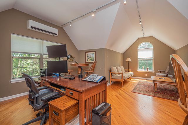 4 FAIR OAKS RD, Moberly, MO 65270