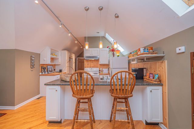 4 FAIR OAKS RD, Moberly, MO 65270