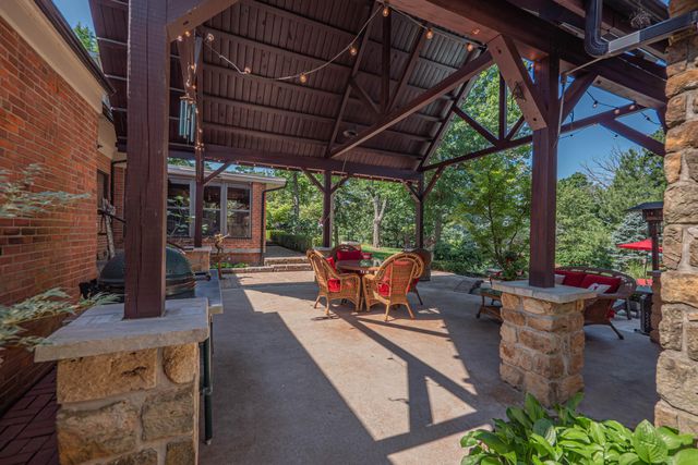 4 FAIR OAKS RD, Moberly, MO 65270