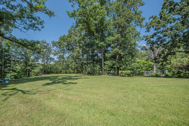 4 FAIR OAKS RD, Moberly, MO 65270