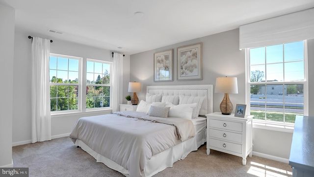 54 PEREGRINE WAY, Burlington, NJ 08016