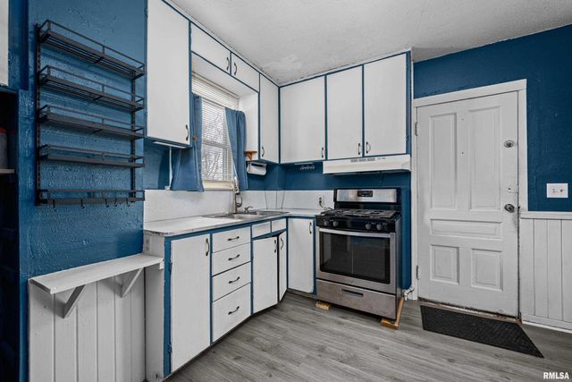 1935 N STURDEVANT Street, Davenport, IA 52804