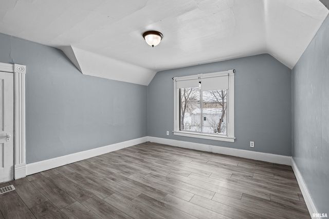 1935 N STURDEVANT Street, Davenport, IA 52804