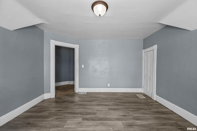 1935 N STURDEVANT Street, Davenport, IA 52804