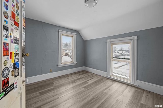 1935 N STURDEVANT Street, Davenport, IA 52804