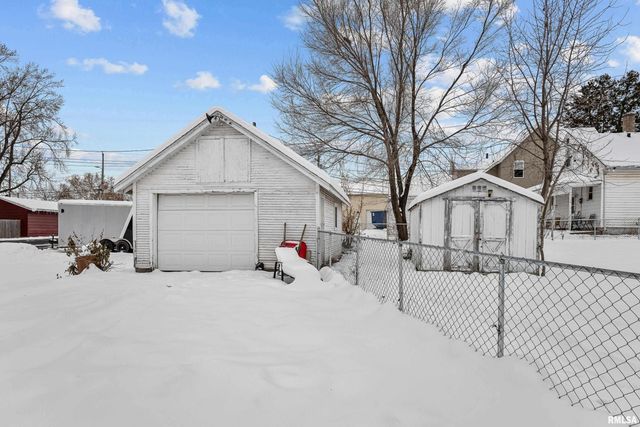 1935 N STURDEVANT Street, Davenport, IA 52804