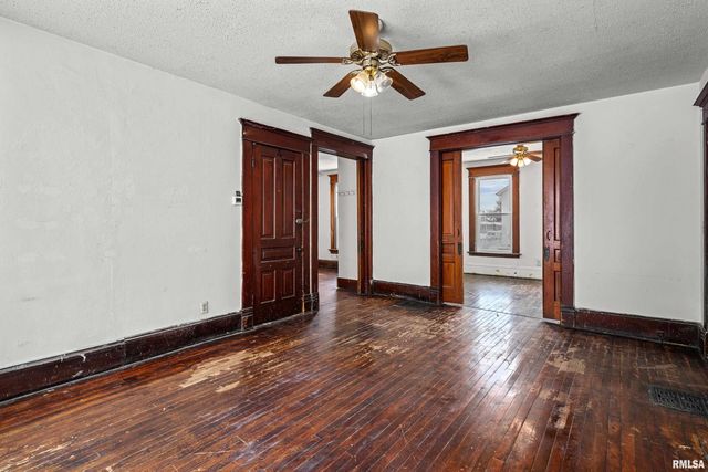 1935 N STURDEVANT Street, Davenport, IA 52804