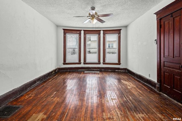 1935 N STURDEVANT Street, Davenport, IA 52804