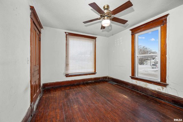 1935 N STURDEVANT Street, Davenport, IA 52804