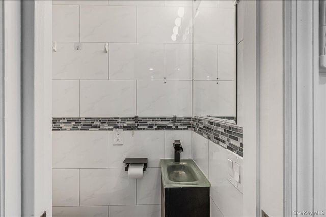 5020 Clearview Expressway, Oakland Gardens, NY 11364