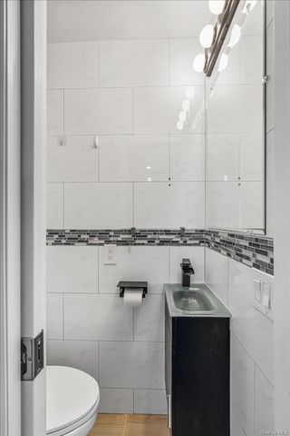 5020 Clearview Expressway, Oakland Gardens, NY 11364