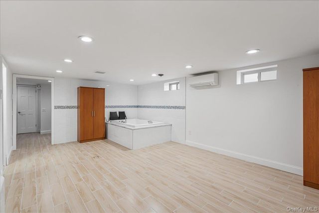 5020 Clearview Expressway, Oakland Gardens, NY 11364