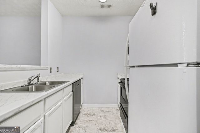 6109 Camden Forrest Drive, Riverdale, GA 30296