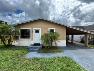 280 SW 8th St, Deerfield Beach, FL 33441