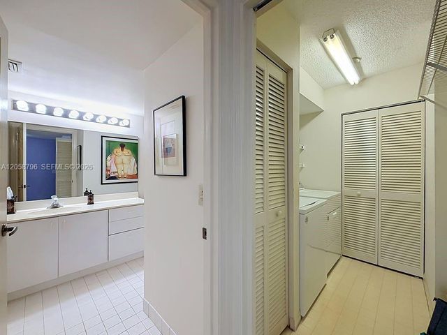 10208 NW 24th Place 205, Sunrise, FL 33322