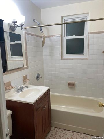 275 Maple Avenue 4-G, Rockville Centre, NY 11570