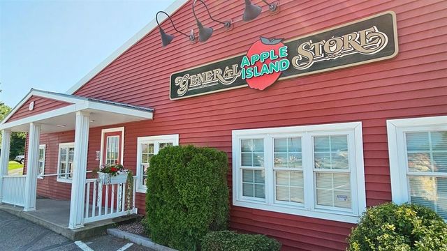 59 Island Circle, South Hero, VT 05486