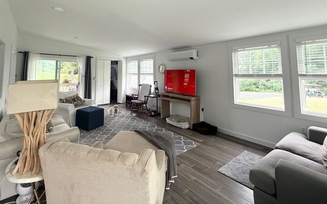 59 Island Circle, South Hero, VT 05486