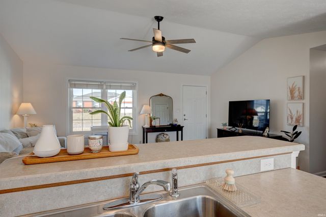 12515 Rolling Meadows Drive, Evansville, IN 47725