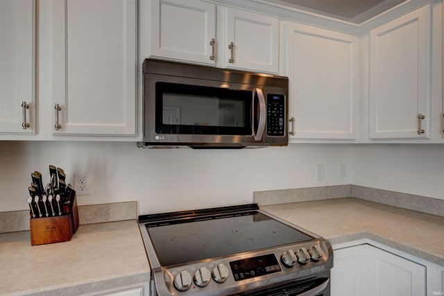 12515 Rolling Meadows Drive, Evansville, IN 47725