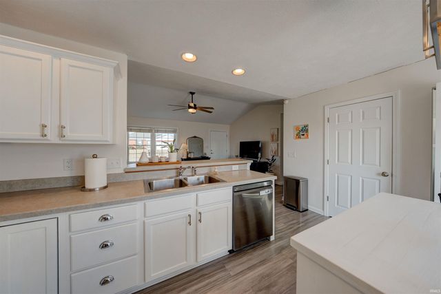 12515 Rolling Meadows Drive, Evansville, IN 47725