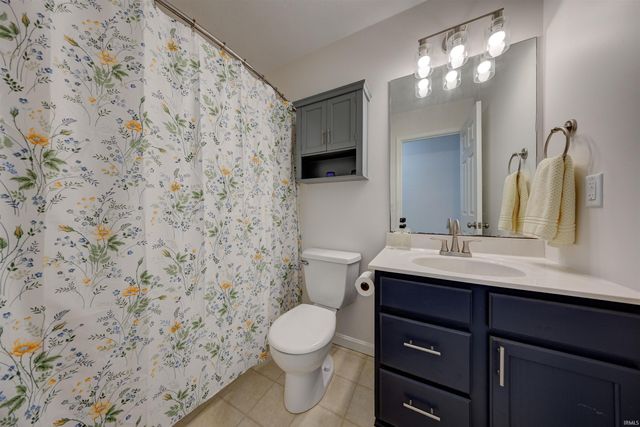 12515 Rolling Meadows Drive, Evansville, IN 47725